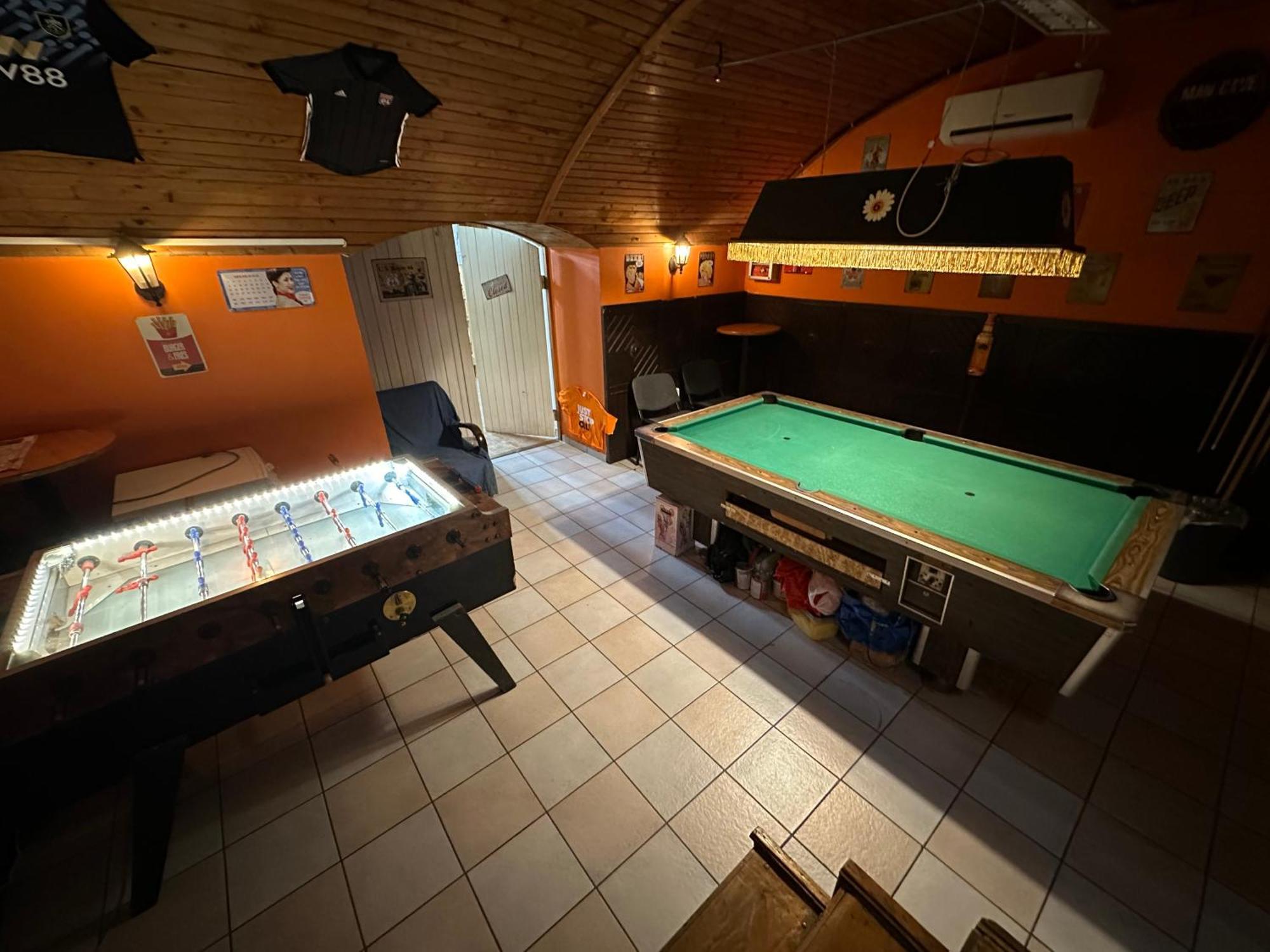 Whole Basemenet Former Pub4 Stag Do/Hen Party Boedapest Buitenkant foto